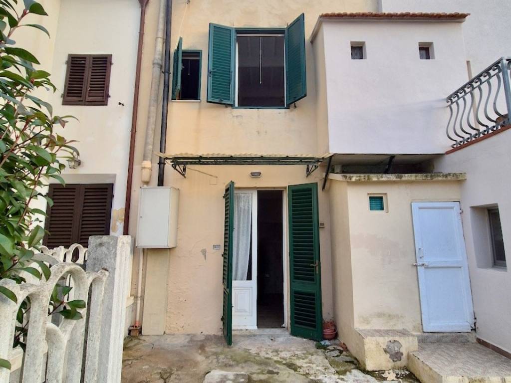 casa indipendente in vendita a Cascina in zona San Lorenzo alle Corti