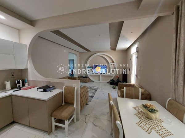 casa indipendente in vendita a Cascina in zona Latignano