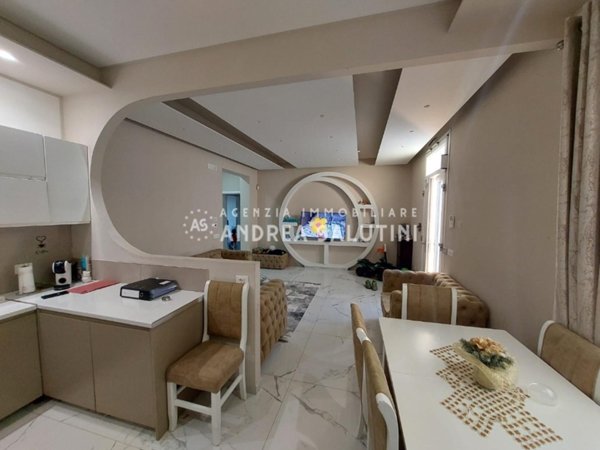 casa indipendente in vendita a Cascina in zona Latignano