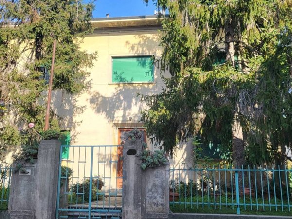 casa indipendente in vendita a Cascina