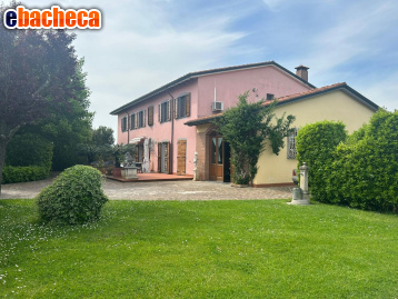 casa indipendente in vendita a Cascina in zona Latignano