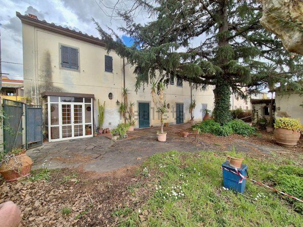 casa indipendente in vendita a Cascina in zona Navacchio