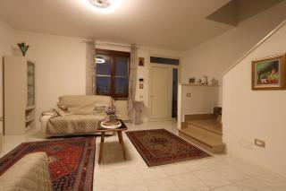 casa indipendente in vendita a Cascina in zona San Lorenzo alle Corti