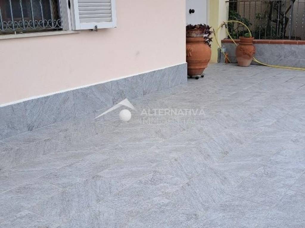 casa indipendente in vendita a Cascina in zona Navacchio