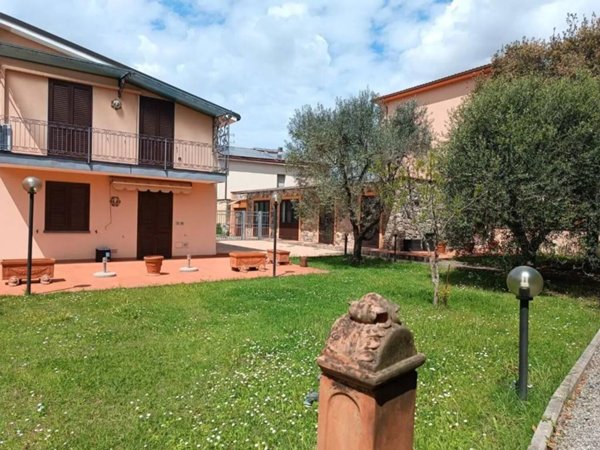 casa indipendente in vendita a Cascina