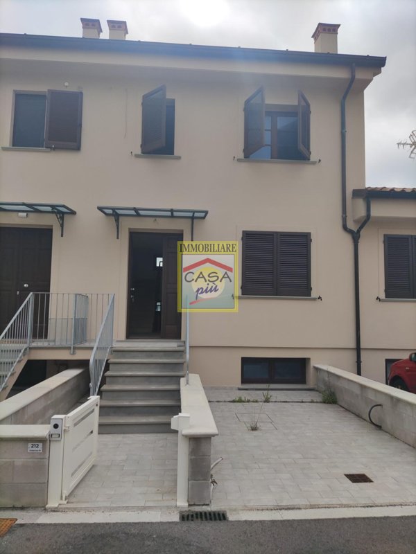 casa indipendente in vendita a Cascina in zona Casciavola