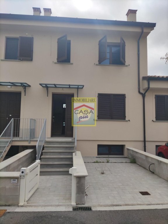 casa indipendente in vendita a Cascina in zona Casciavola