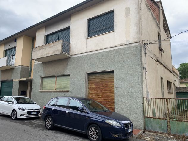 casale in vendita a Cascina