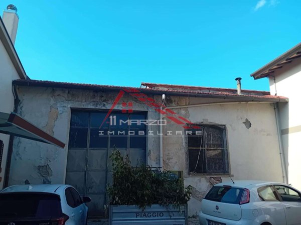 casale in vendita a Cascina