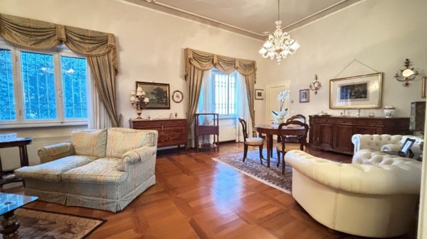 casa indipendente in vendita a Cascina in zona Casciavola