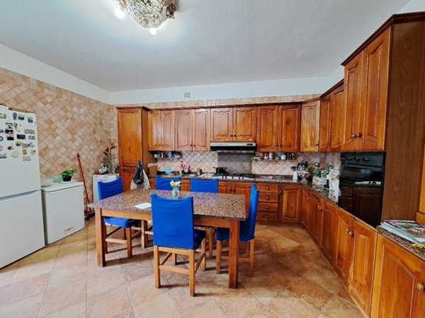 casa indipendente in vendita a Cascina in zona Casciavola