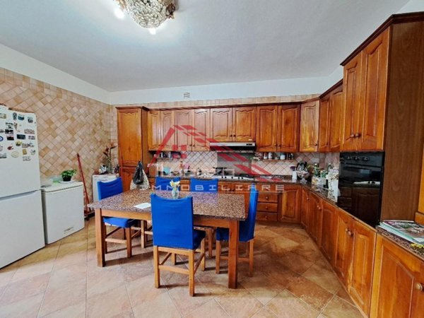 casa indipendente in vendita a Cascina in zona Casciavola