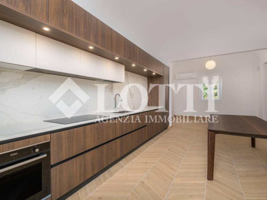 casa indipendente in vendita a Cascina