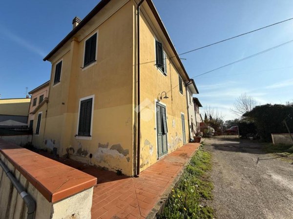 casa indipendente in vendita a Cascina in zona Navacchio