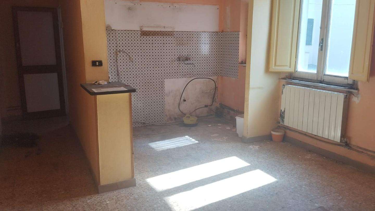 casale in vendita a Cascina in zona Latignano