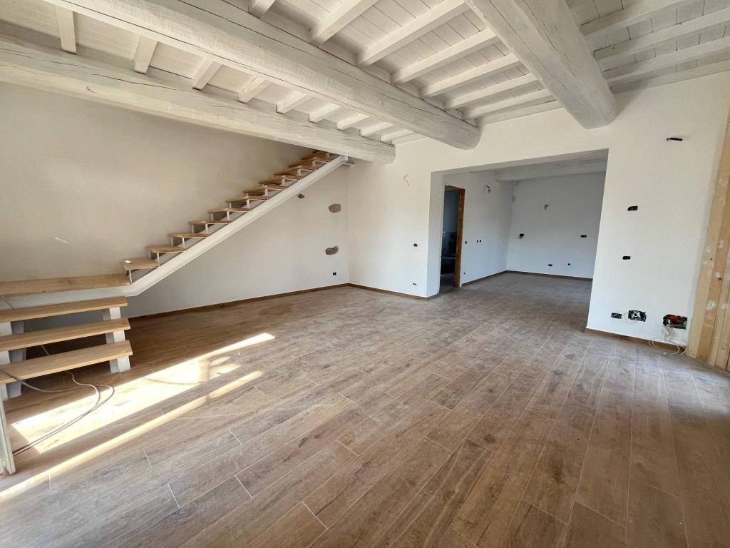 casa indipendente in vendita a Cascina in zona San Giorgio