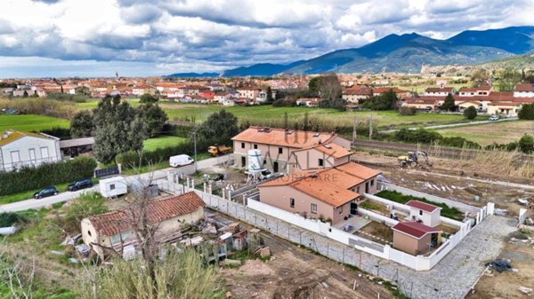 casa indipendente in vendita a Cascina in zona San Giorgio