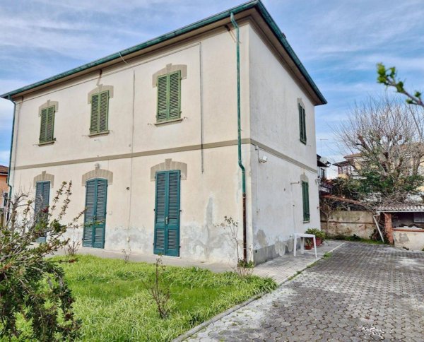casa indipendente in vendita a Cascina in zona Visignano