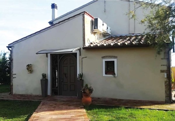 casa indipendente in vendita a Cascina