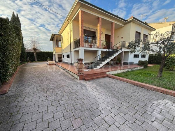 casa indipendente in vendita a Cascina in zona San Lorenzo a Pagnatico