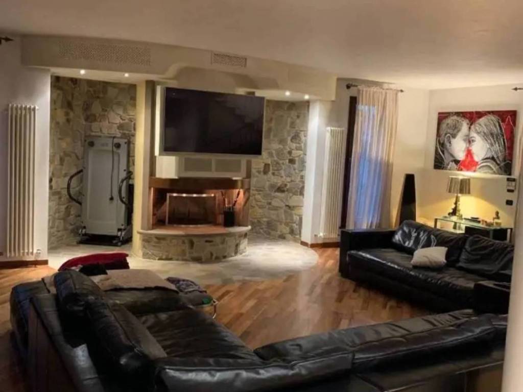 casa indipendente in vendita a Cascina