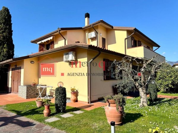 casa indipendente in vendita a Cascina in zona Navacchio