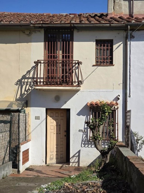 casa indipendente in vendita a Cascina