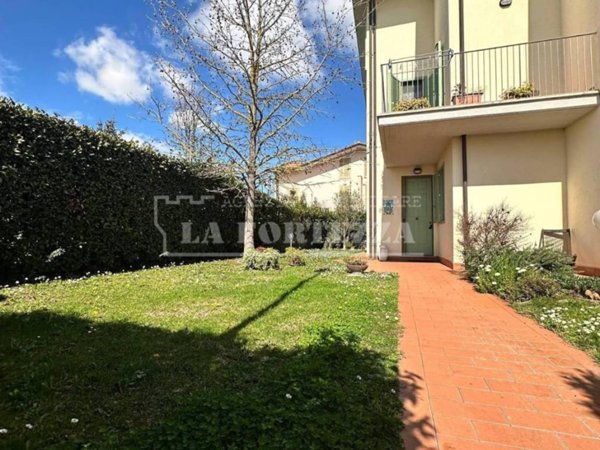 casa indipendente in vendita a Cascina in zona Titignano