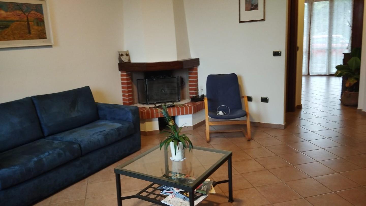 casa indipendente in vendita a Cascina