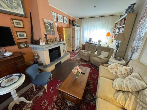 casa indipendente in vendita a Cascina