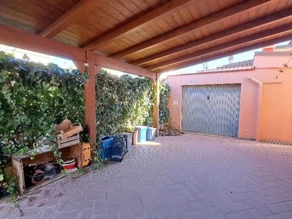 casa indipendente in vendita a Cascina in zona Navacchio