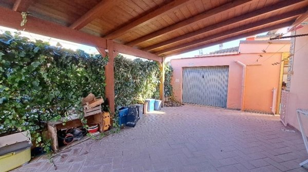 casa indipendente in vendita a Cascina in zona Navacchio