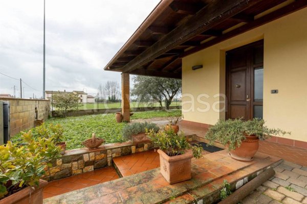 casa indipendente in vendita a Cascina in zona San Lorenzo a Pagnatico
