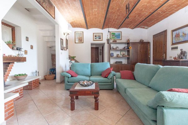 casa indipendente in vendita a Cascina in zona Navacchio