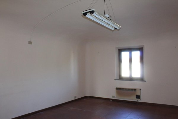 ufficio in vendita a Cascina