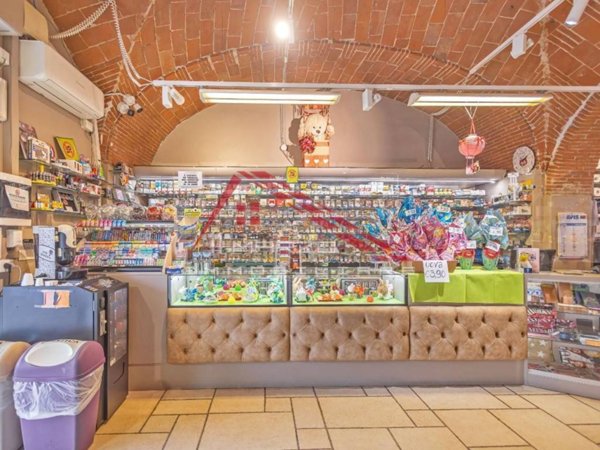 casale in vendita a Cascina in zona Titignano