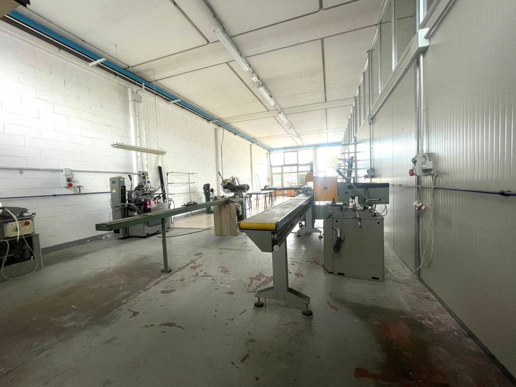 casale in vendita a Cascina