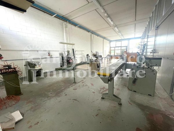 casale in vendita a Cascina