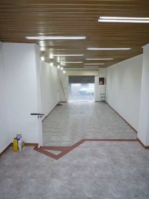 locale commerciale in vendita a Cascina in zona Navacchio