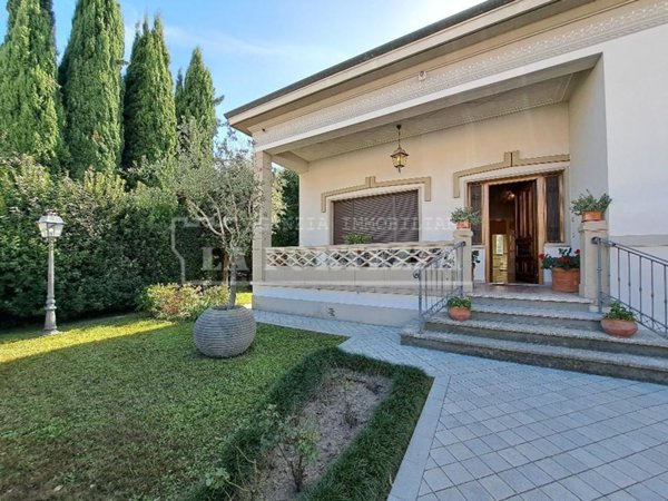 casa indipendente in vendita a Cascina in zona Navacchio