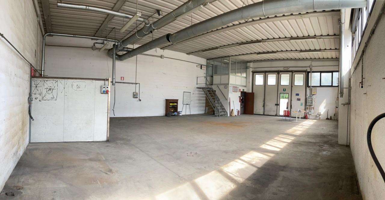 casale in vendita a Cascina