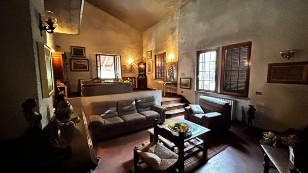 casa indipendente in vendita a Cascina