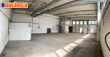 casale in vendita a Cascina