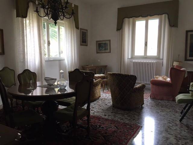 casa indipendente in vendita a Cascina