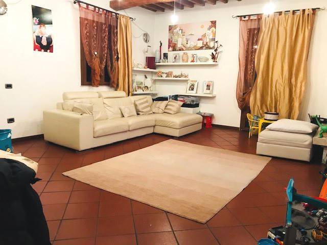 casa indipendente in vendita a Cascina in zona Navacchio