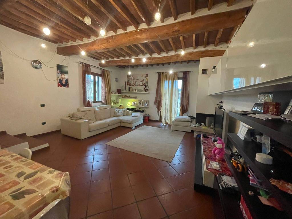 casa indipendente in vendita a Cascina in zona Navacchio