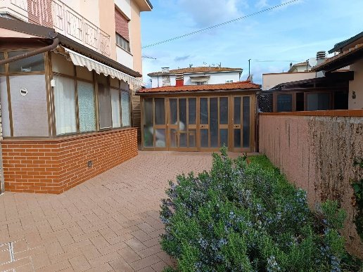 casa indipendente in vendita a Cascina in zona Navacchio