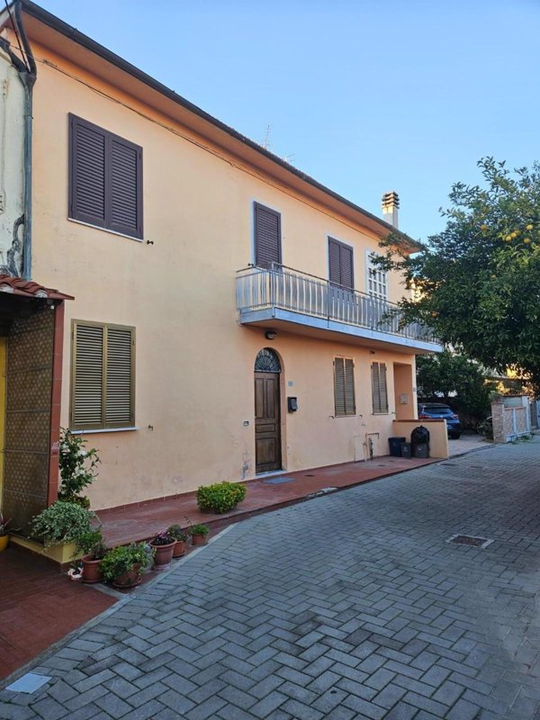 appartamento in vendita a Cascina in zona San Frediano a Settimo
