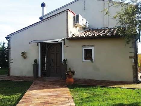 casa indipendente in vendita a Cascina in zona Latignano