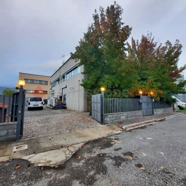 casale in vendita a Cascina